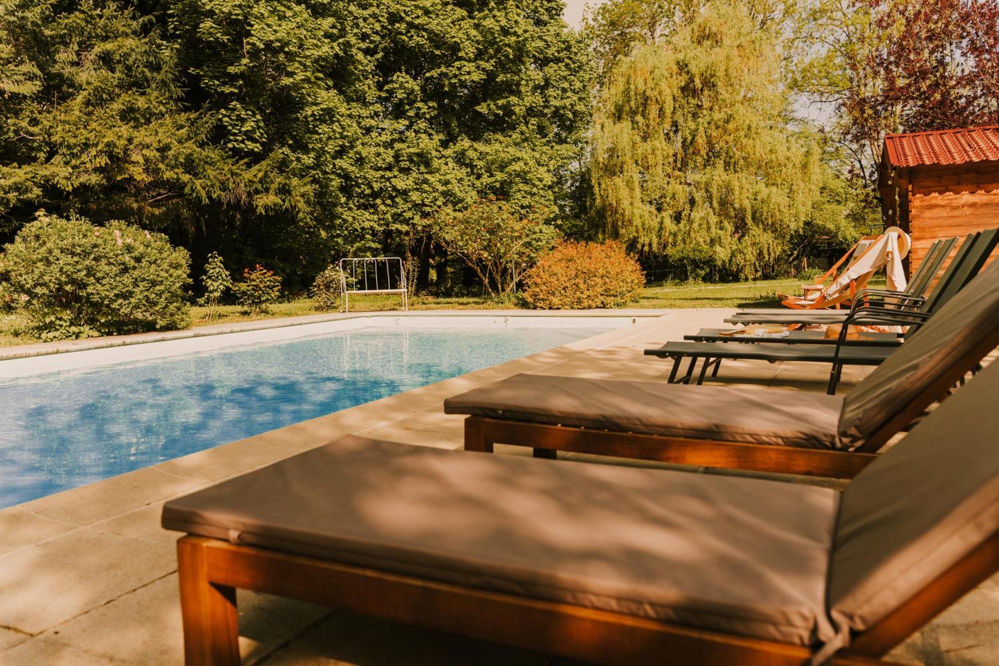 Maison D'Hotes Et Gite De Charme Avec Piscine, La Lhuiseraie Bagian luar foto