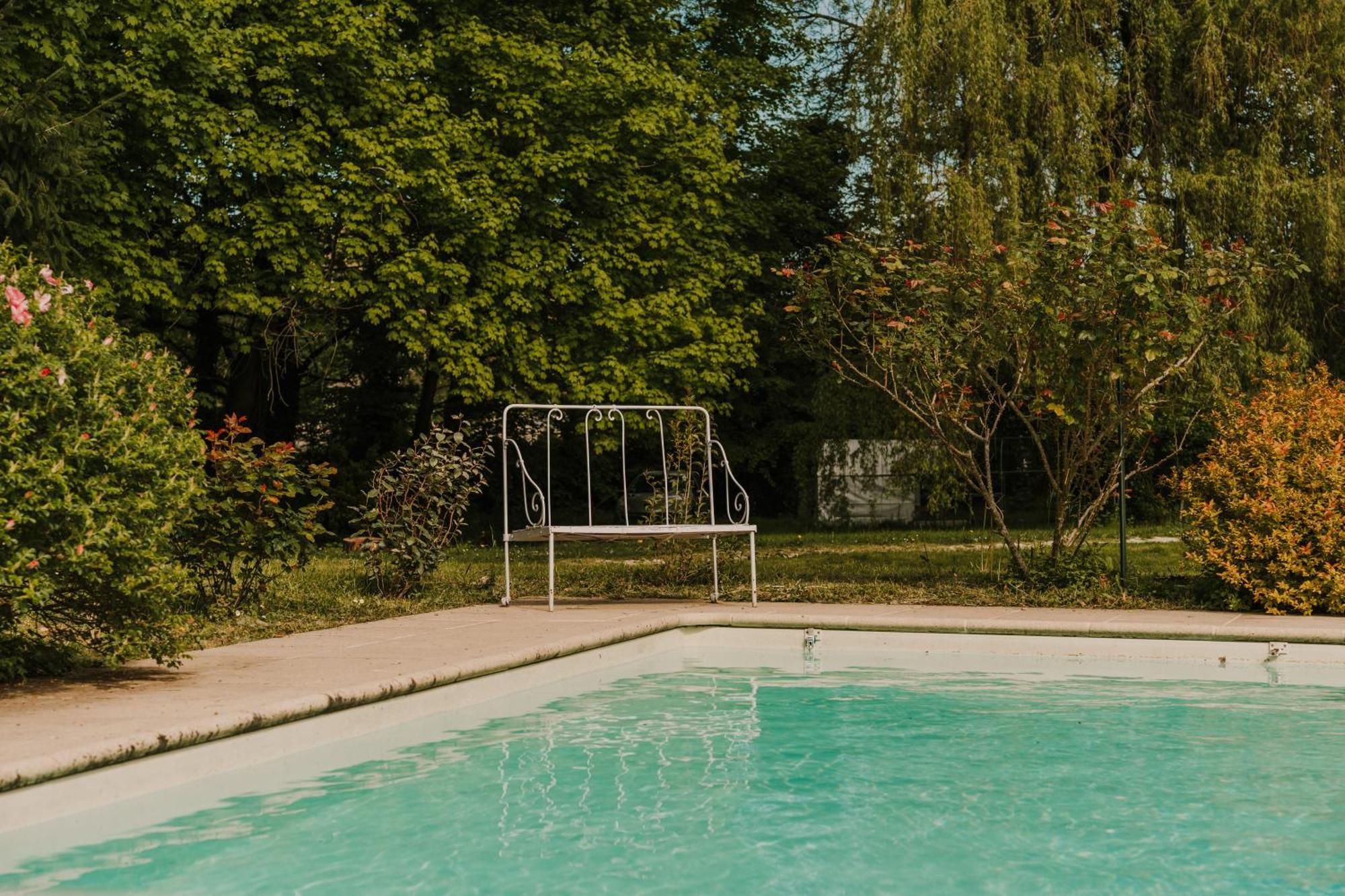 Maison D'Hotes Et Gite De Charme Avec Piscine, La Lhuiseraie Bagian luar foto